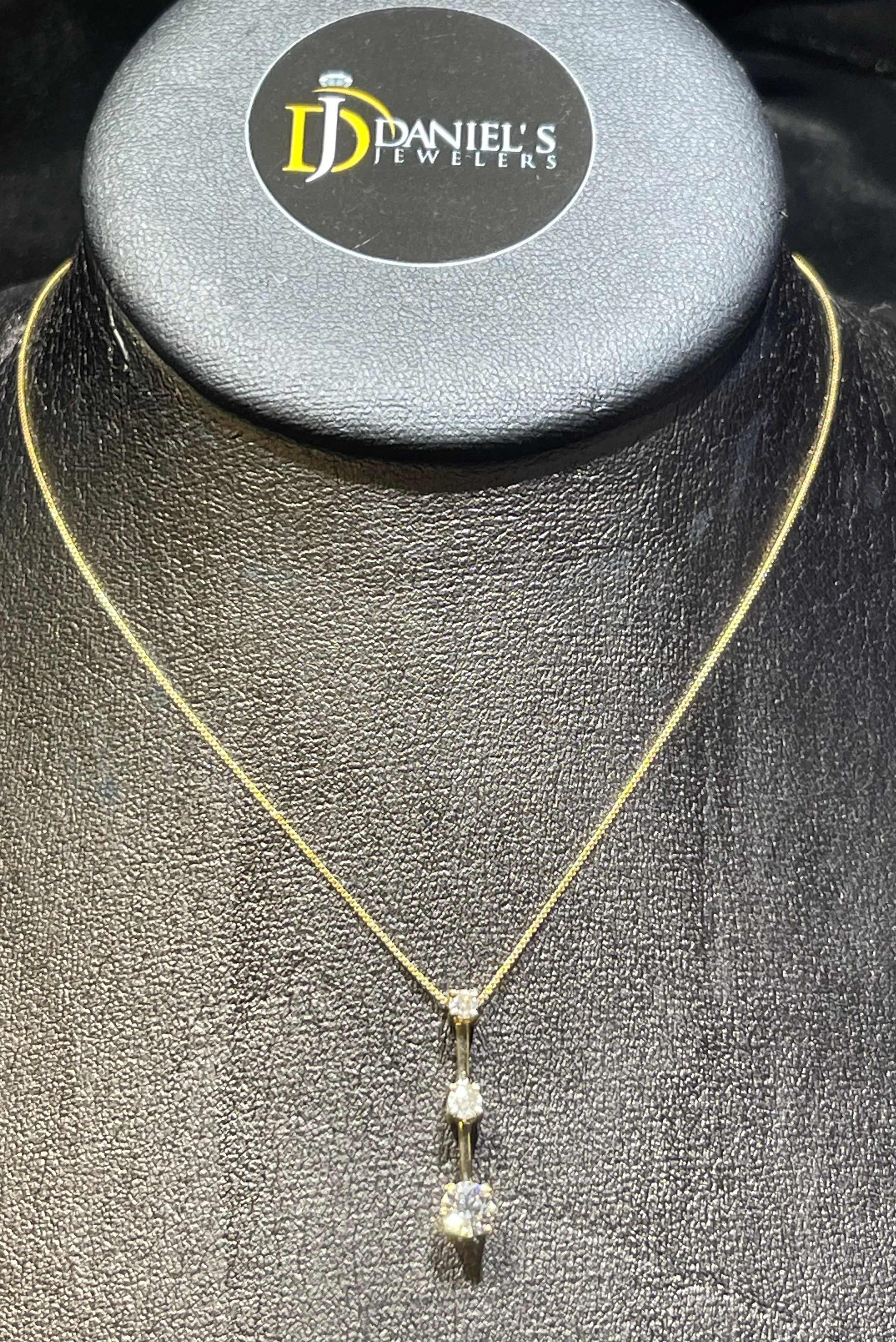 Necklace with pendent
