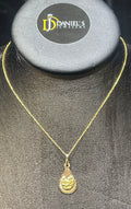Chain with pendent