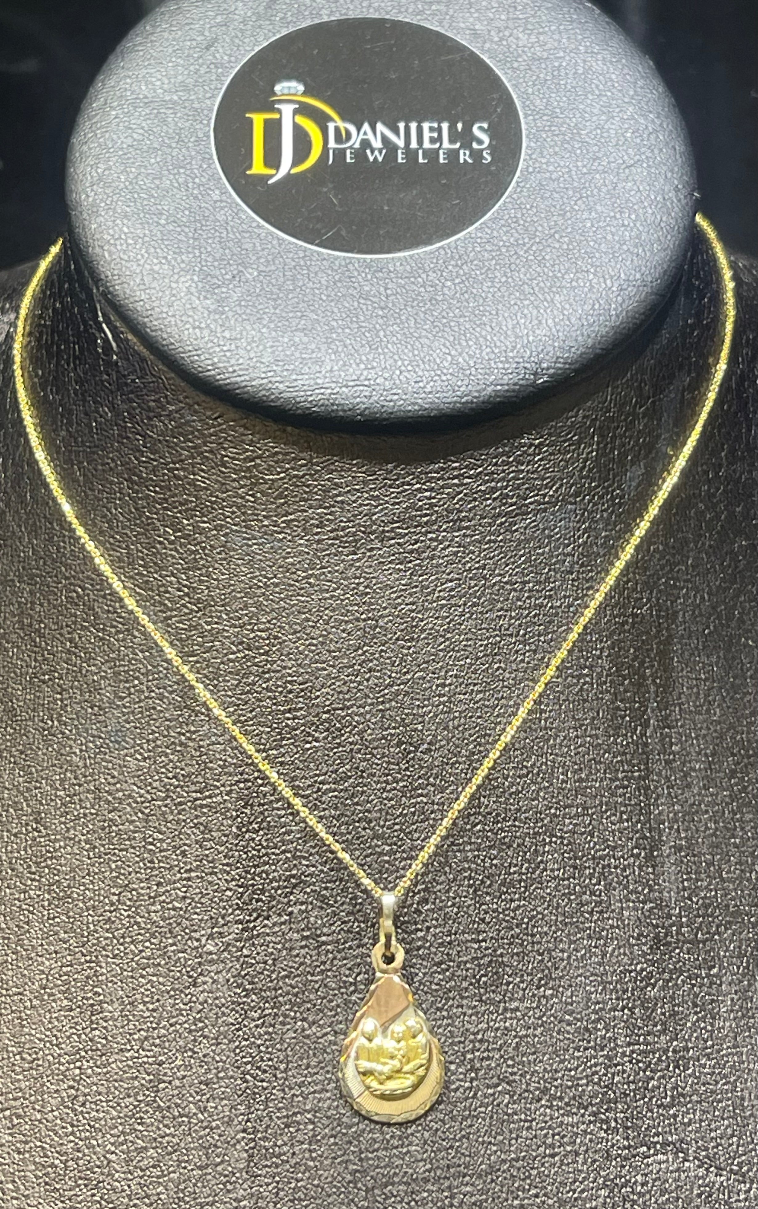 Chain with pendent